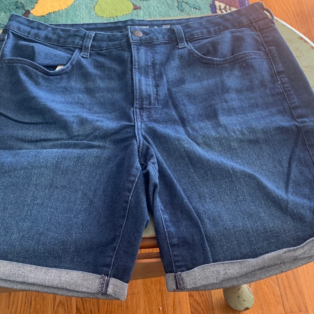 Old Navy High-Rise Denim Shorts size 16